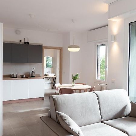New Exclusive Melegnano Apartments- Near Train Station ภายนอก รูปภาพ