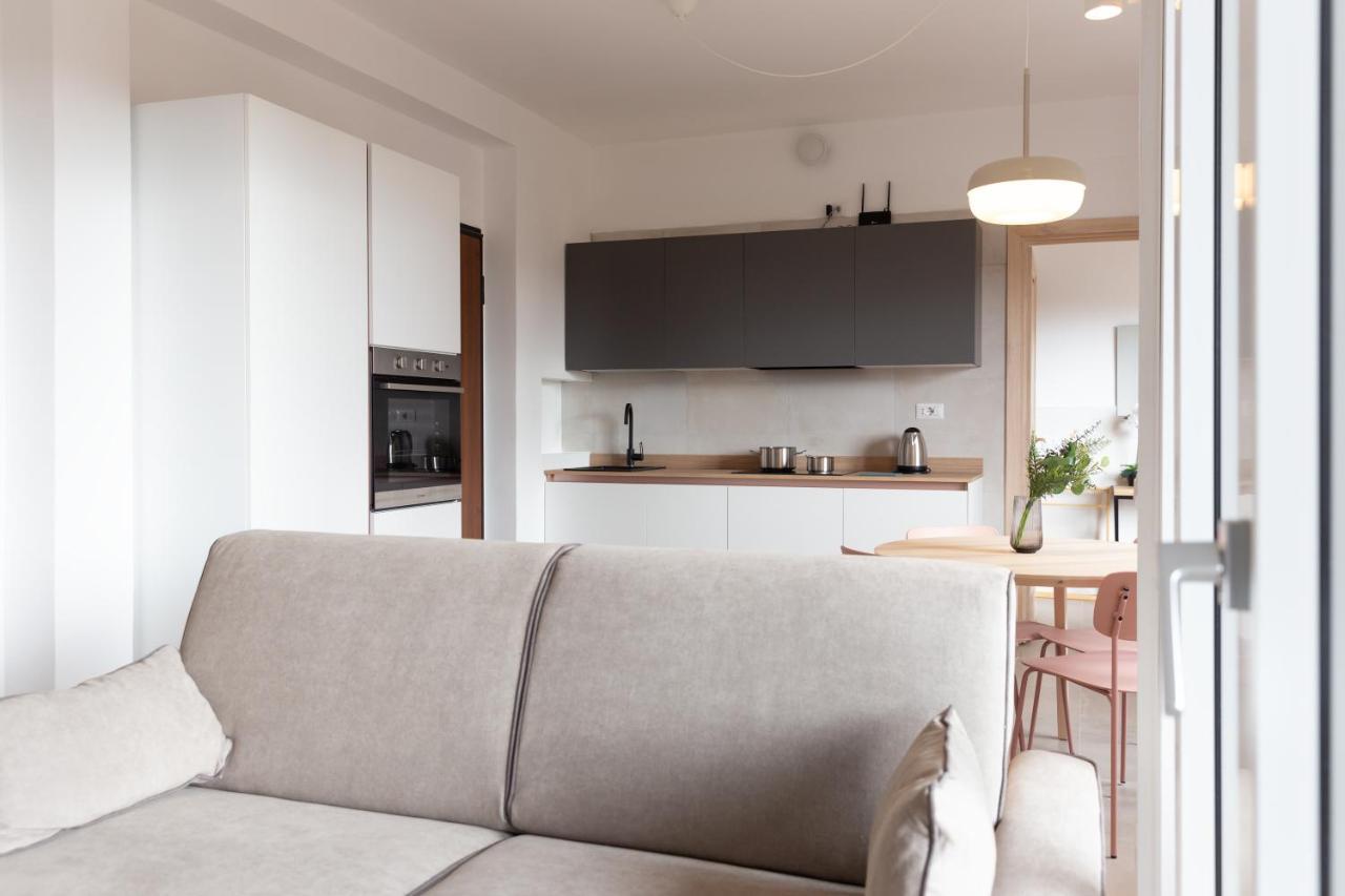 New Exclusive Melegnano Apartments- Near Train Station ภายนอก รูปภาพ