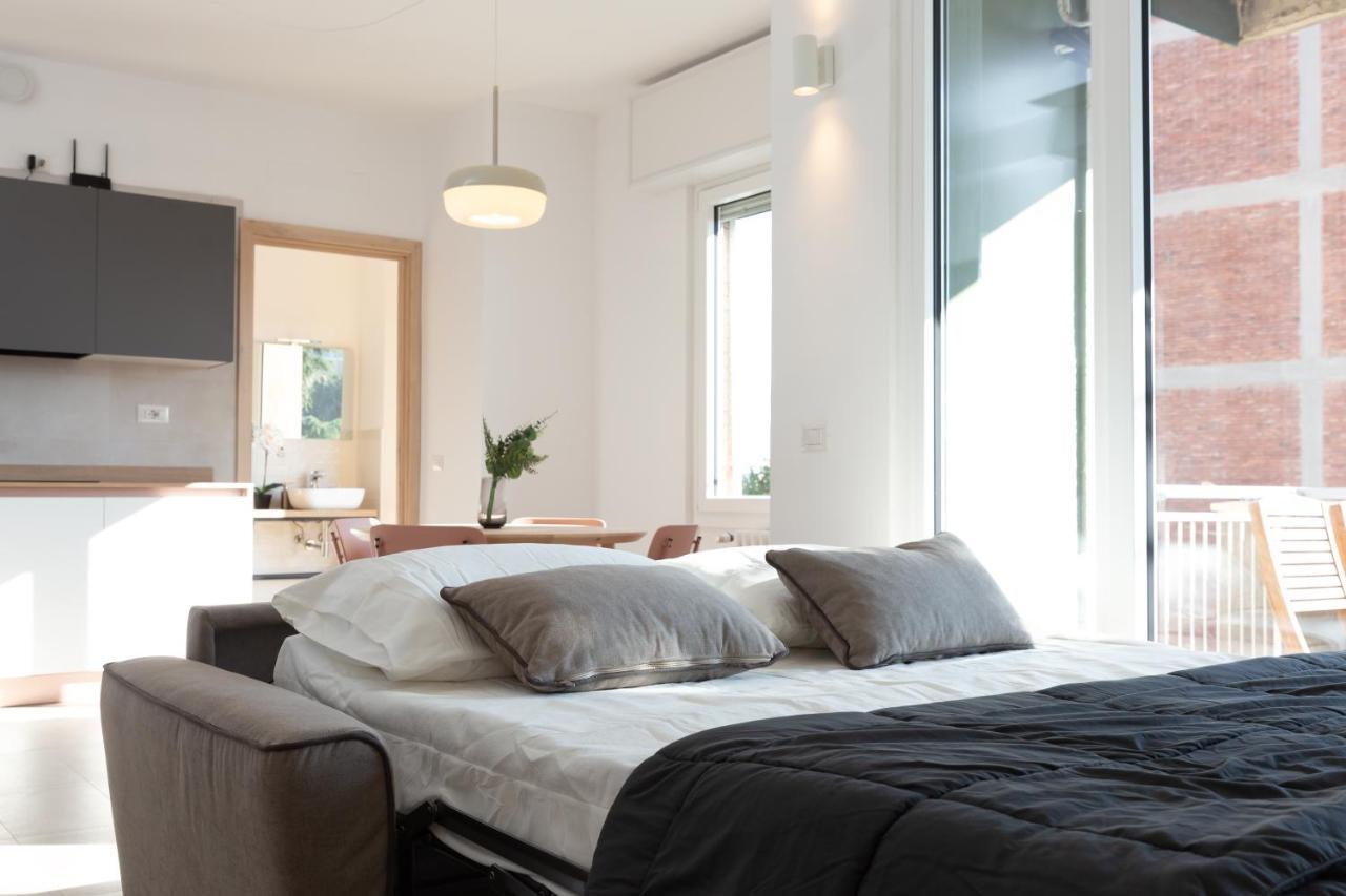 New Exclusive Melegnano Apartments- Near Train Station ภายนอก รูปภาพ