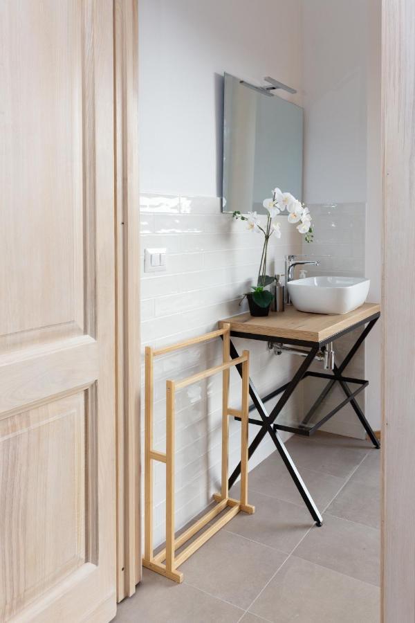 New Exclusive Melegnano Apartments- Near Train Station ภายนอก รูปภาพ