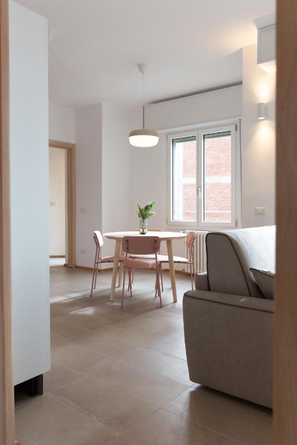 New Exclusive Melegnano Apartments- Near Train Station ภายนอก รูปภาพ