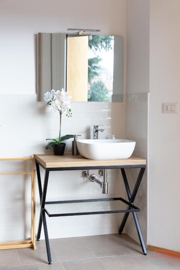 New Exclusive Melegnano Apartments- Near Train Station ภายนอก รูปภาพ