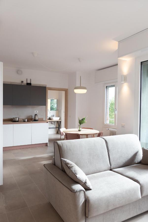 New Exclusive Melegnano Apartments- Near Train Station ภายนอก รูปภาพ