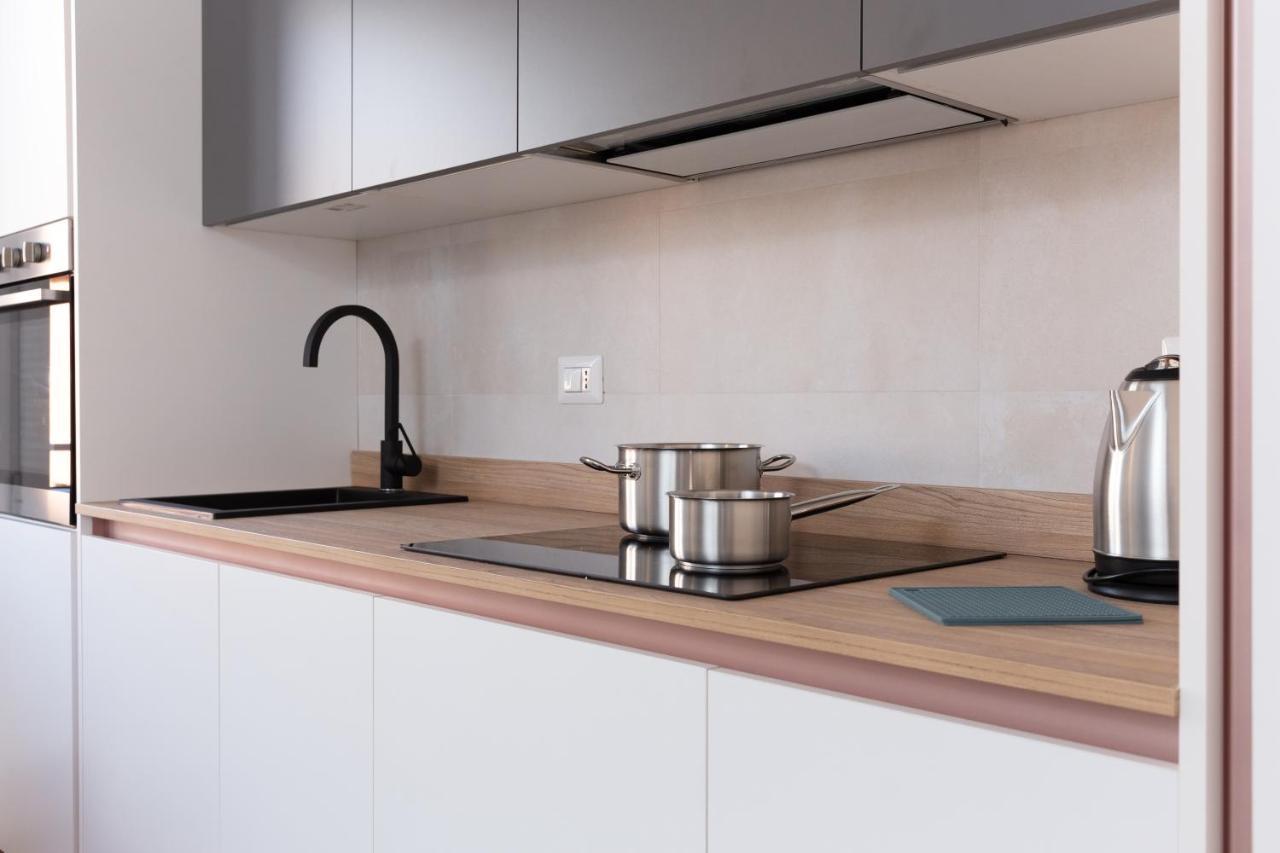 New Exclusive Melegnano Apartments- Near Train Station ภายนอก รูปภาพ