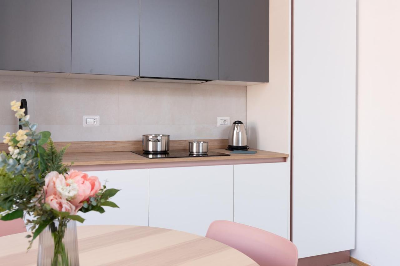 New Exclusive Melegnano Apartments- Near Train Station ภายนอก รูปภาพ