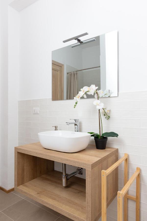 New Exclusive Melegnano Apartments- Near Train Station ภายนอก รูปภาพ